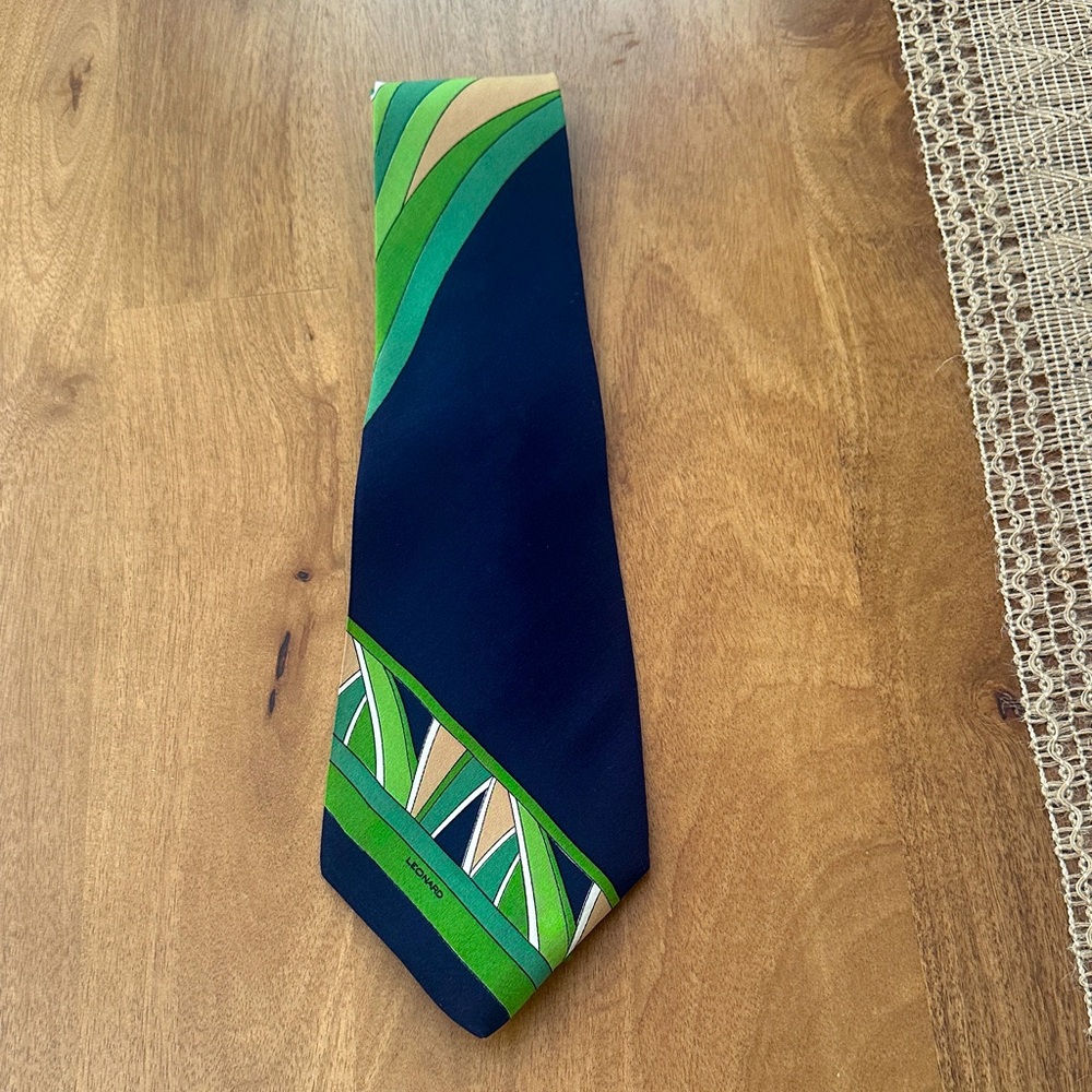 Vintage Leonard Paris Silk Tie.
